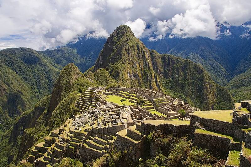 Tajemné město Inků Machu Picchu. Po staletí bylo zapomenuto, pro svět jej v roce 1911 znovuobjevil Hiram Bingham.