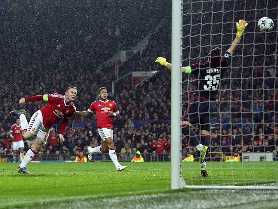 Manchester United - CSKA Moskva: Wayne Rooney dává gól