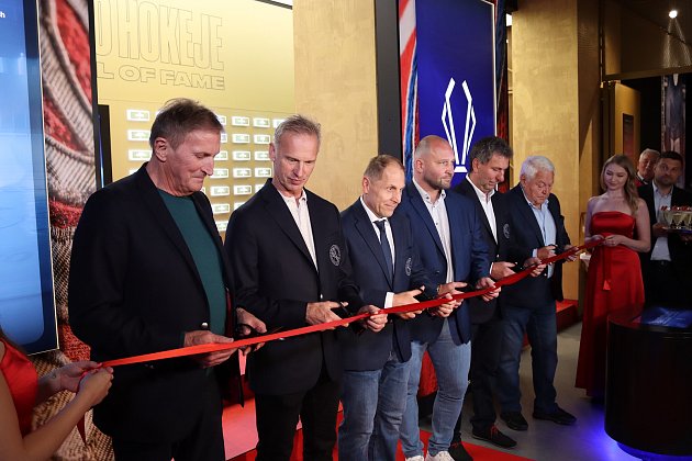 Podívejte se: Český hokej má novou síň slávy. Na otevíračce nechyběl ani Hašek