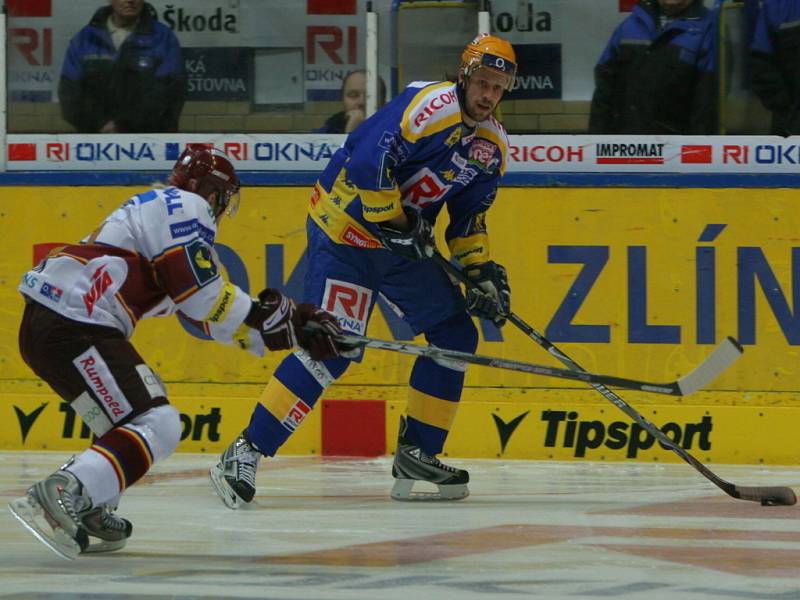 Zlín na domácím ledě porazil v play off Spartu 4:2. 