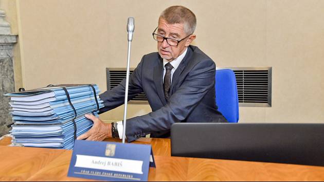 Premiér Andrej Babiš na schůzi vlády