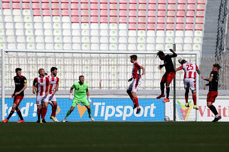 Jacob Rinne, švédský brankář Aalborgu, během přípravného zápasu proti Trnavě