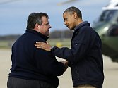 Prezident USA Barack Obama s republikánským guvernérem státu New Jersey Chris Christie. 