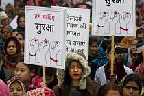 Děsivý útok vyvolal v Dillí i na dalších místech v Indii rozsáhlé protestní akce a přitáhl pozornost k rozšířenému zneužívání žen v zemi.