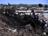 Sesuv skládky odpadků na okraji etiopské metropole Addis Abeby pohřbil desítky lidí.