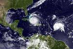 Cyklony Irma a rozsahem menší José.