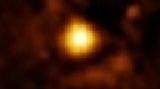 Oranžový snímek exoplanety HIP 65426 b pořízený kamerou MIRI, která se zaměřila na vlnovou délku 11,4 mikrometru.