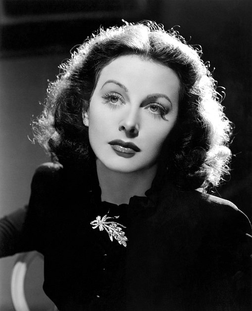 Po přestupu ke společnosti MGM se Hedy Lamarrová objevila v roce 1944 ve filmu The Heavenly Body