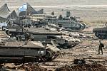 Izraelští vojáci u hranic s Gazou