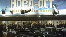Čečenští ozbrojenci zajali v moskevském divadle Dubrovka v říjnu 2002 zhruba 850 rukojmí. Jejich čin skončil smrtí nejméně 170 lidí