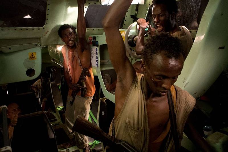 Thriller Kapitán Phillips, který vstoupil ve čtvrtek do českých kin, je vlastně filmovou studií přepadení americké nákladní lodi Maersk Alabama somálskými piráty, ke kterému došlo v roce 2009.