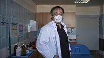 Nemocnice Sokolov při boji proti pandemii v době koronaviru 24. února v Sokolově. Primář Filip Veselý.