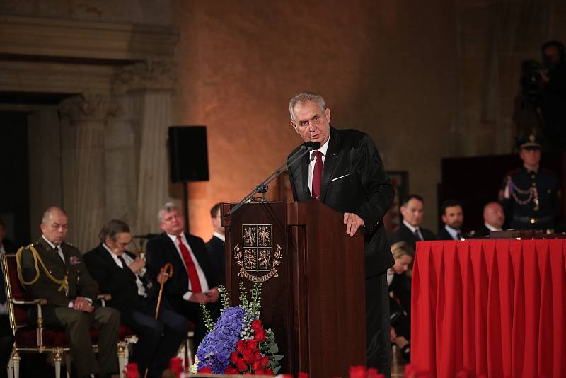 Předávání státních vyznamenání na Pražském hradě. Prezident Miloš Zeman během svého projevu.