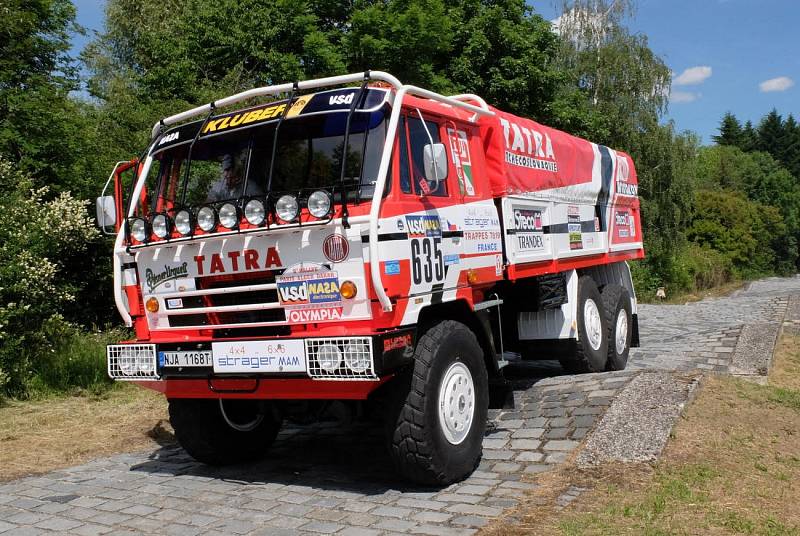 TATRA TRUCKS zrenovovala a ukázala jeden ze svých prvních dakarských závodních vozů