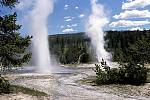 Národní park Yellowstone proslul svou geotermální aktivitou. Nachází se v něm stovky gejzírů