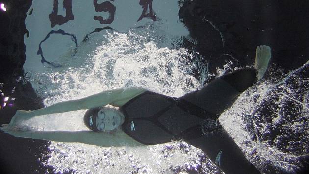 Plavkyně Natalie Coughlinová při polohovém závodě na 200 metrů.