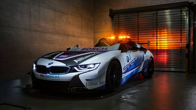 BMW představilo BMW i8 Roadster v provedení speedster