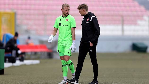 Jacob Rinne, švédský brankář Aalborgu, během přípravného zápasu proti Trnavě