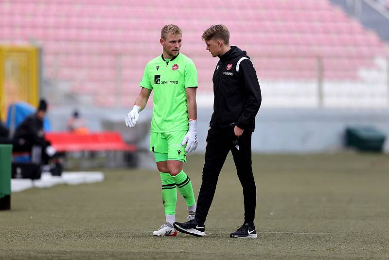 Jacob Rinne, švédský brankář Aalborgu, během přípravného zápasu proti Trnavě