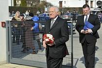 Prezident Václav Klaus (vpředu vlevo) přicestoval 6. března do Brna, aby tam ve vile Tugendhat předal slovenskému prezidentovi Ivanu Gašparovičovi Řád bílého lva první třídy pro hlavy státu.