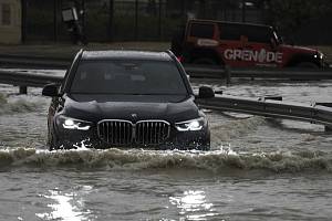 Dubaj aktuálně zažívá největší přívaly deště za posledních pětasedmdesát let.