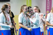 Finále MS florbalových juniorek v Katowicích Česko - Švédsko vyhrály seveřanky až po nájezdech 5:4.