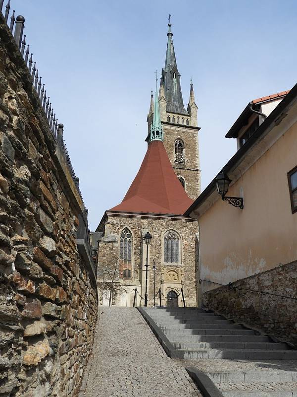 Čáslavský kostel svatých Petra a Pavla, kde byly nalezeny ostatky, které by mohly patřit Janu Žižkovi.