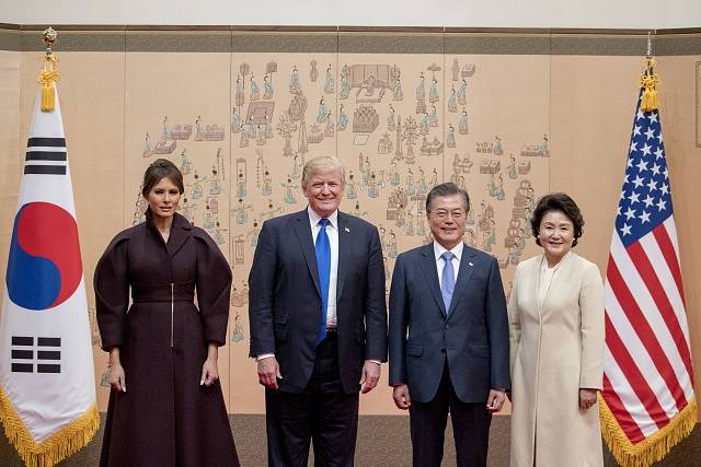 Donald Trump s jihokorejským prezidentem Munem Če-inem