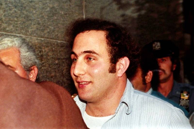 Vrah David Berkowitz po svém zadržení