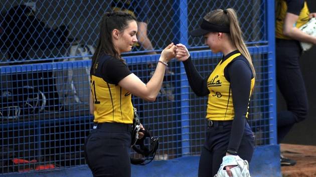 Momentky ze zápasů Snails Kunovice. Softball hrají muži i ženy