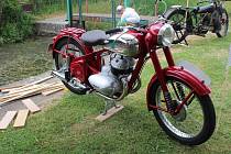 Motocykl zvaný Pérák patřil k úspěšným typům značky Jawa.