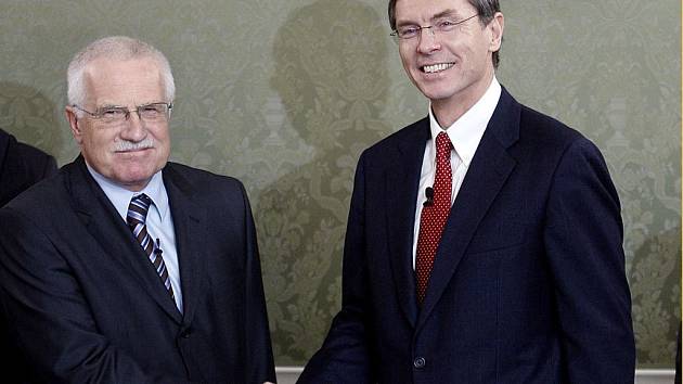 Prezident ČR Václav Klaus se střetl se svým protikandidátem Janem Švejnarem