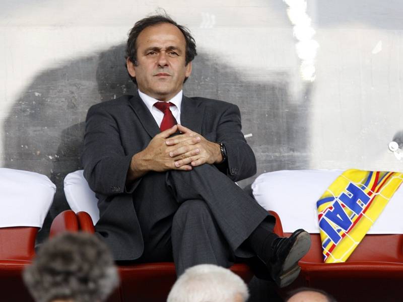 Prezident UEFA Michel Platini má důvod se mračit. Polsko jim přidělává jeden problém za druhým.