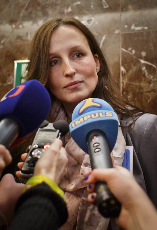 Eva Michaláková hovoří s novináři po setkání s premiérem Bohuslavem Sobotkou