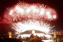 Austrálie oslavila Nový rok velkolepým ohňostrojem.