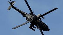 Útočná helikoptéra Apache.