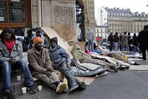 Uprchlíci v ulicích Paříže