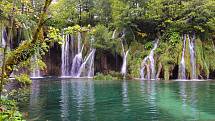 Chorvatský národní park Plitvická jezera nabízí dechberoucí zákoutí. Zároveň ale patří mezi tu menšinu evropských národních parků, do nichž i pouhý vstup je zpoplatněný.