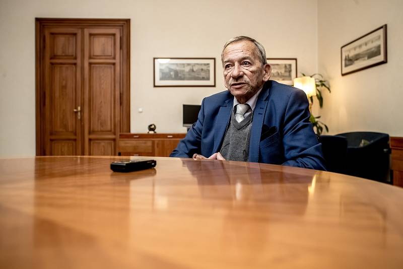 Předseda Senátu Jaroslav Kubera poskytl 21. listopadu v Praze rozhovor Deníku.