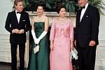 Na návštěvě USA. Princezna Margaret (v růžových šatech) zazářila i při setkání s americkým prezidentem Lyndonem B. Johnsonem.