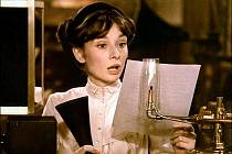 Rozkošná Audrey Hepburnová cvičí na svá H v My Fair Lady (1964)