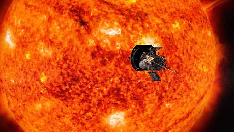 Sluneční skvrny jsou spjaté se slunečními erupcemi. Právě jevy které se na Slunci odehrávají zkoumá sonda Parker Solar Probe