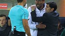 Jurgen Klopp v objetí s Marcelino Garciou.