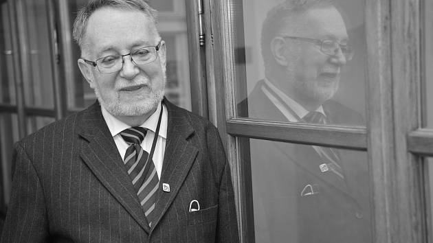 Poslanec za SPD a bývalý velvyslanec v Moskvě a Kyjevě Jaroslav Bašta zemřel ve věku 75 let