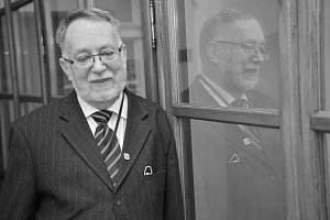 Poslanec za SPD a bývalý velvyslanec v Moskvě a Kyjevě Jaroslav Bašta zemřel ve věku 73 let