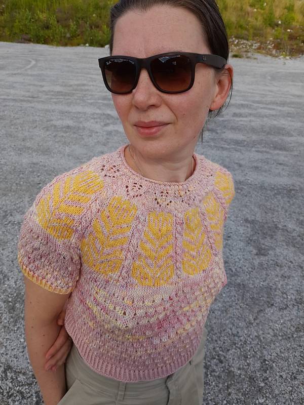 Olga Pachoma plete svetry pro sebe, rodinu, známé a zbytek dává na charitu