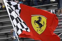 Znak stáje Ferrari je v motoristickém sportu legendou.