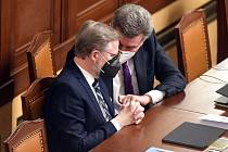 Zleva premiér Petr Fiala a ministr spravedlnosti  Pavel Blažek na schůzi Sněmovny 12. ledna 2022 v Praze.