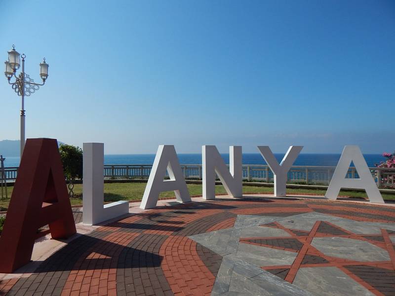 Alanya: malý park před městem