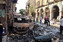 Ozbrojené Muslimské bratrstvo zapaluje a ničí v Egyptě kostely, mešity, policejní stanice a další vládní budovy